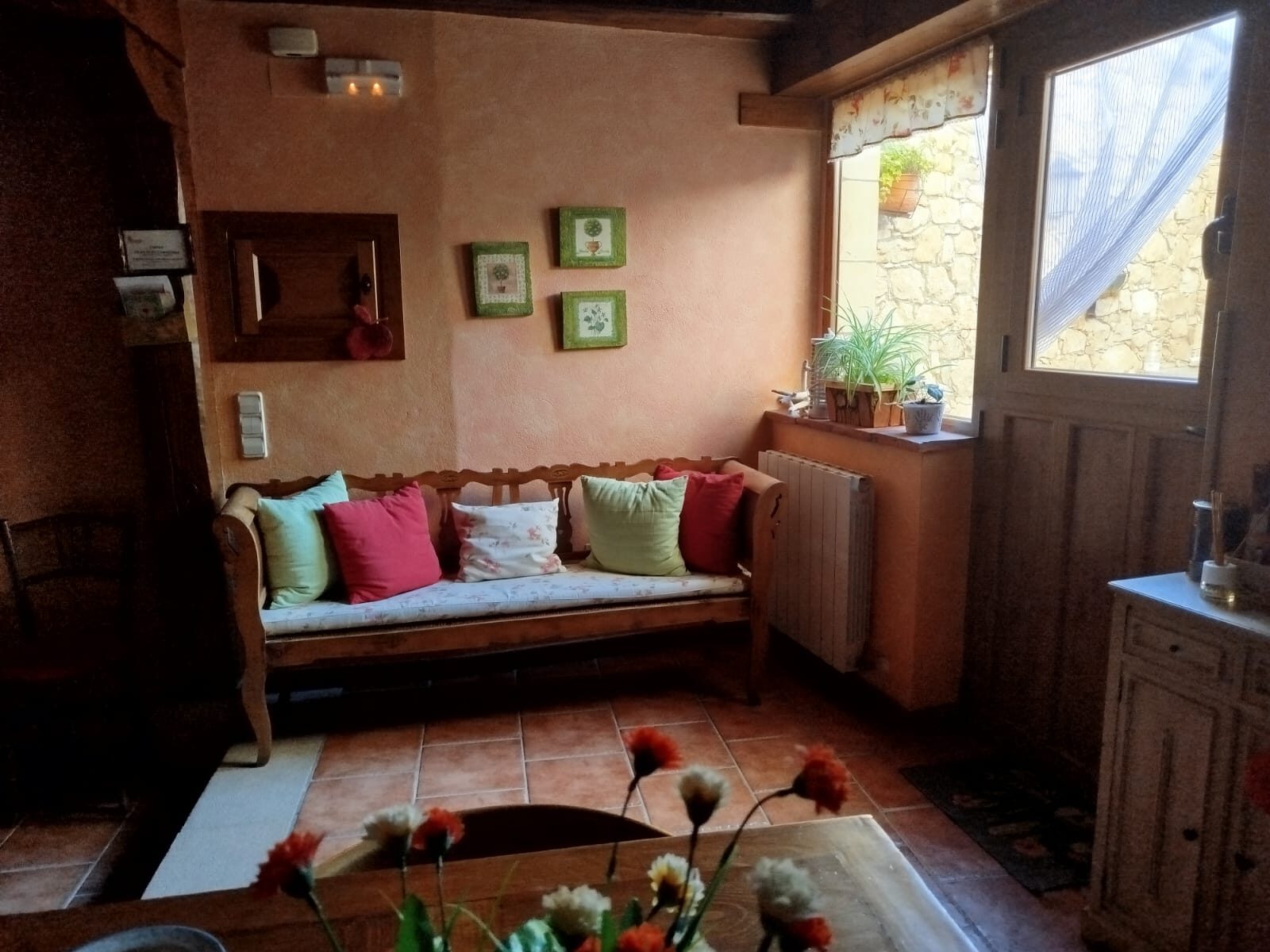 Sala de estar con sofá — Mi Rinconcillo