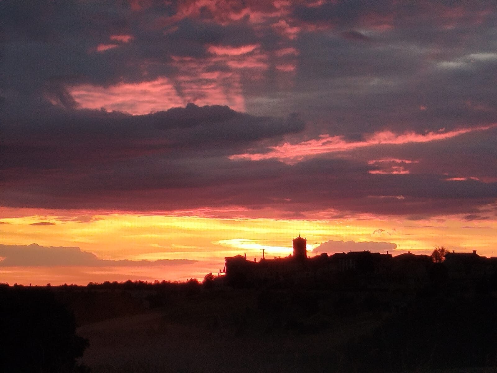 Puesta de sol sobre el campo de Valleruela — Mi Rinconcillo